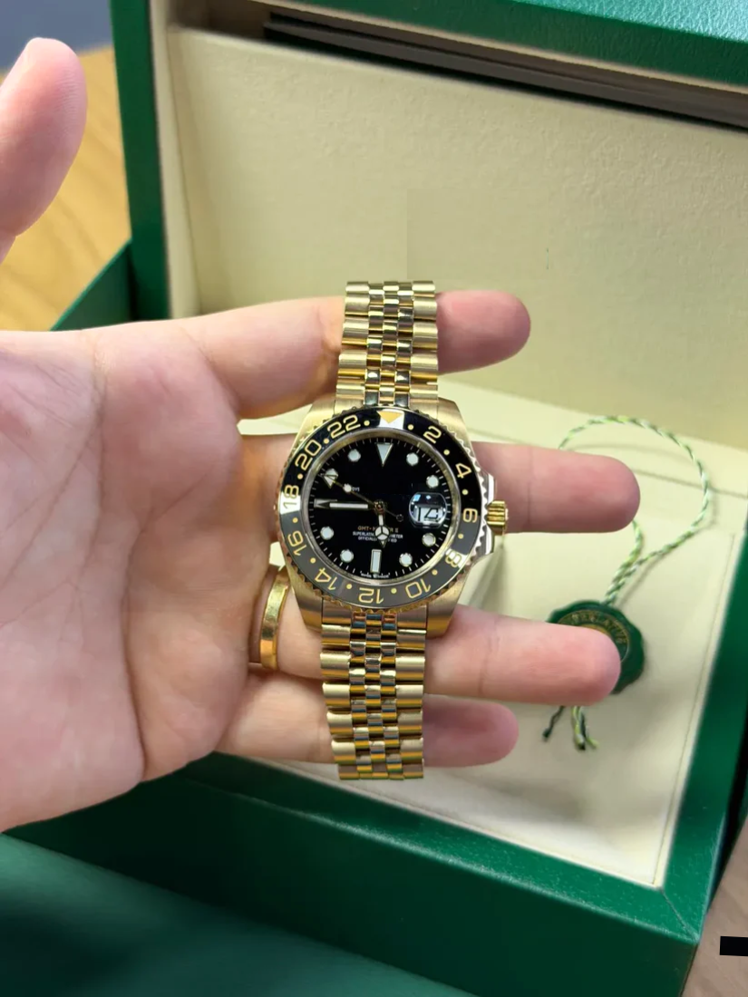 R. GMT Gold | Ref. 001